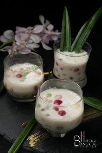 บัวลอยไข่หวาน-Thai dumplings in coconut cream