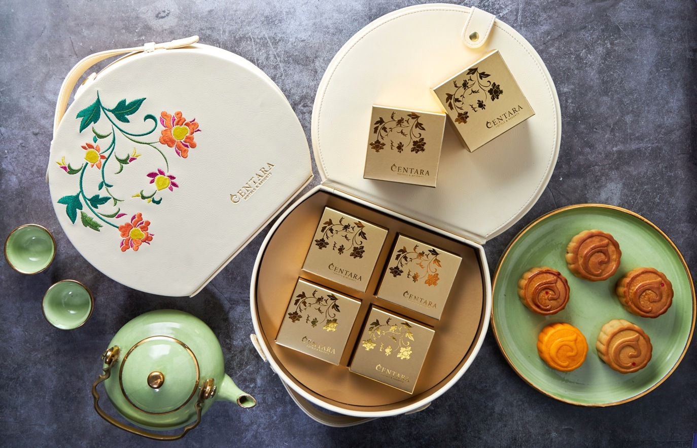 MOONCAKES FROM DYNASTY CENTARA GRAND LADPRAO