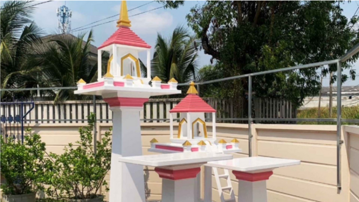 What is the importance of the Phra Phraphum Shrine? Why must every house have a shrine?